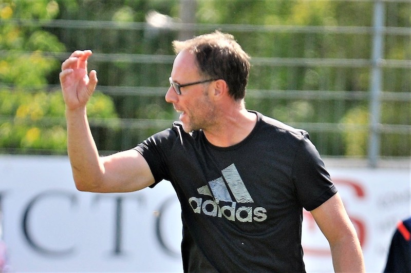 VfR-Trainer Heiko Thürnau treibt seine Jungs immer wieder an.