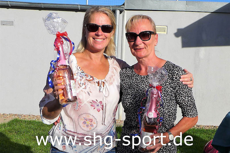 Rintelner Doppel-Vizemeisterinnen wurden Melanie Siepe (l.) und Gabriele Tiemann.